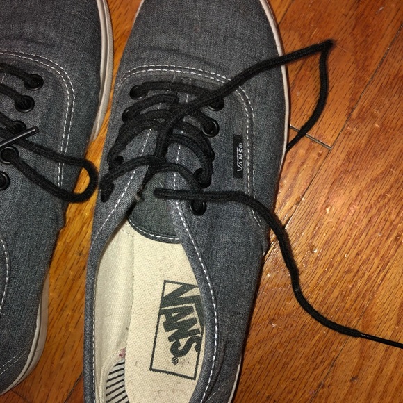 Vans - Picture 2 of 9